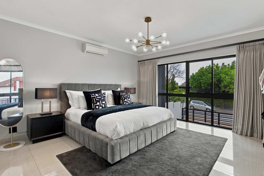 7 Bedroom Property for Sale in Oranjezicht Western Cape